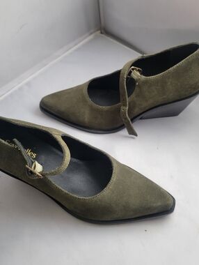 Seychelles Spark Wadge Womens Heels Size 9 Olive Green Leather